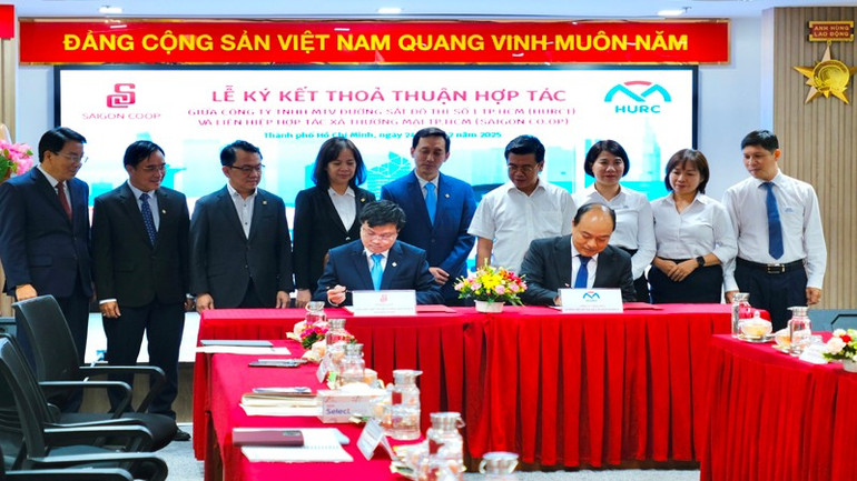 Lãnh đạo Liên hiệp ký kết hợp tác với Công ty TNHH MTV Đường sắt đô thị số 1 4-2.jpg