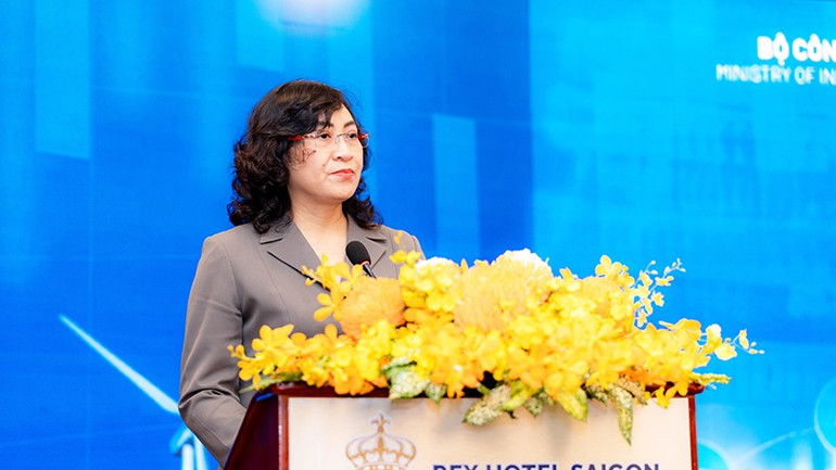 Thứ trưởng Công thương Phan Thị Thắng phát biểu tại Diễn đàn. thang-phat-bieu-2.jpg