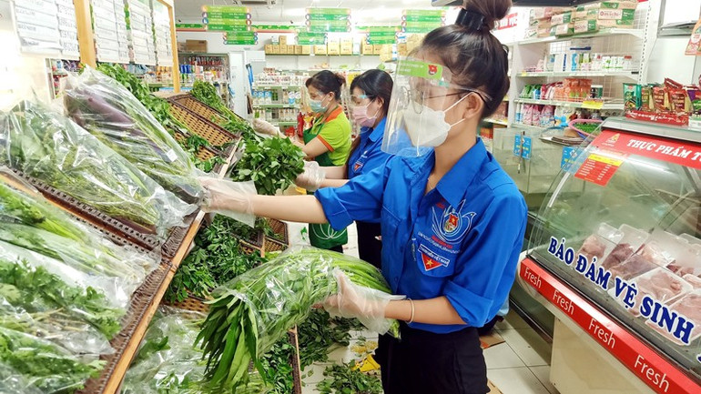 Chuỗi cửa hàng thực phẩm tiện lợi Satrafoods thực hiện tốt nhiệm vụ bình ổn thị trường Thành phố Hồ Chí Minh, đặc biệt là trong giai đoạn đại dịch Covid-19. satra-2.jpg