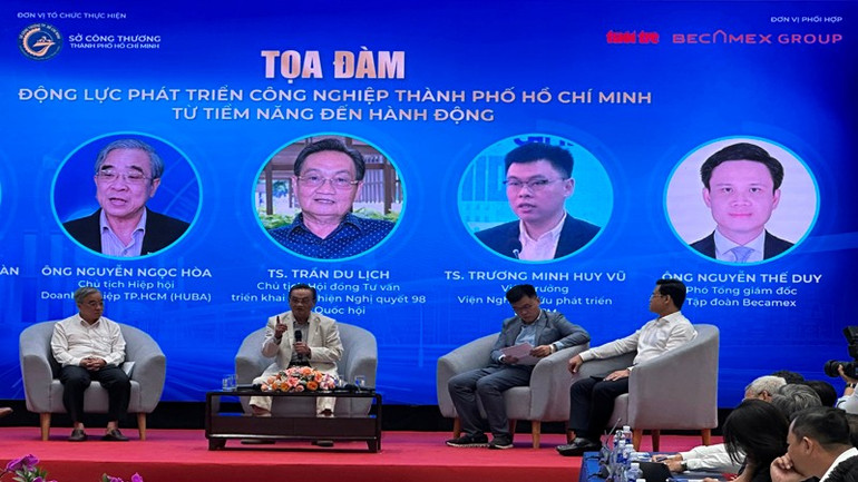 Các chuyên gia, nhà khoa học tham gia thảo luận tại tọa đàm. toa-dam-2.jpg