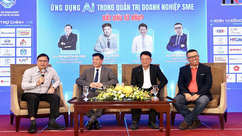 Các chuyên gia và đại diện doanh nghiệp chia sẻ thông tin, kinh nghiệm về ứng dụng AI (ảnh: CTV) ai-huba-2.jpg
