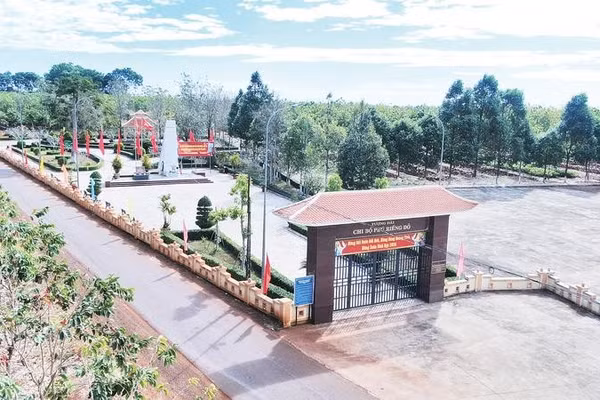 Tượng đài “Phú Riềng Đỏ” được xây dựng tại xã Thuận Lợi, thành phố Đồng Nai.