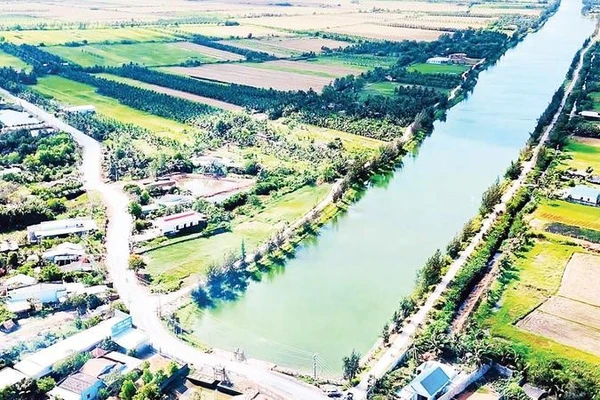 Hồ chứa nước ngọt kênh Lấp (xã Tân Xuân, tỉnh Vĩnh Long) phát huy hiệu quả trong việc trữ nước ngọt phục vụ sản xuất và sinh hoạt.