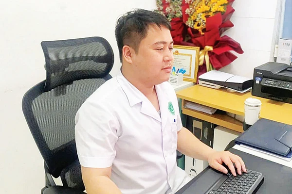 Bác sĩ Lê Quang Minh đoạt Giải nhất Hội thi Kỹ thuật sáng tạo tuổi trẻ ngành y tế khu vực Hà Nội lần thứ 30 năm 2023.