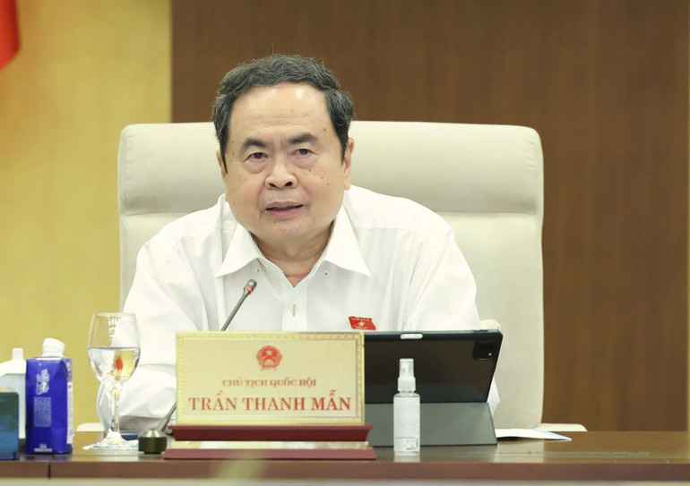 Voorzitter van de Nationale Vergadering, Tran Thanh Man, spreekt tijdens de bijeenkomst. (Foto: DUY LINH) 2-0934.jpg