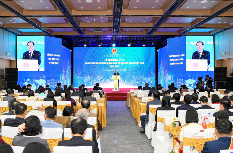 Scen från ceremonin. (Foto: DUY LINH) img-0933.jpg