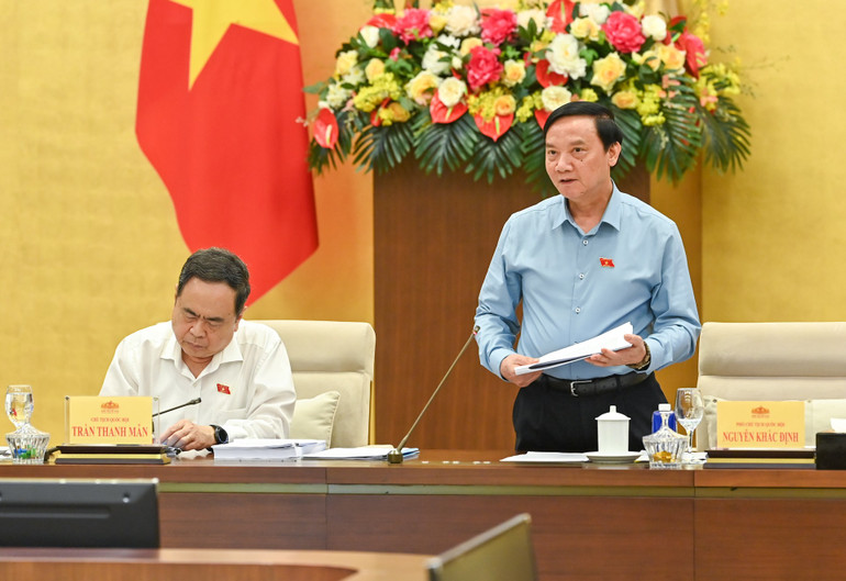 Phó Chủ tịch Quốc hội Nguyễn Khắc Định phát biểu ý kiến tại phiên họp. (Ảnh: Duy Linh) 4-5468.jpg