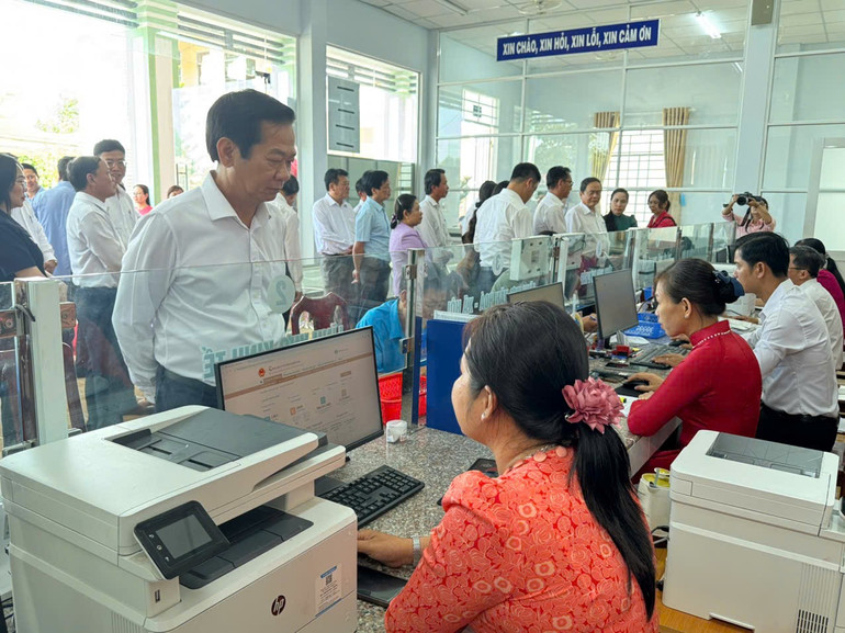 Quang cảnh khuôn viên làm việc giải quyết các thủ tục hành chính phục vụ nhân dân tại phường Phú Lợi. anh-6.jpg