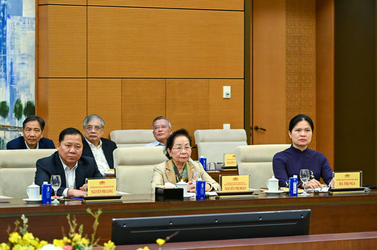 Các Phó Chủ tịch Ủy ban Trung ương Mặt trận Tổ quốc Việt Nam và các đại biểu dự hội nghị. (Ảnh: DUY LINH)