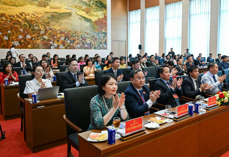 大会に出席した代表者と党員。(写真:デュイ・リン) 5a-1471.jpg