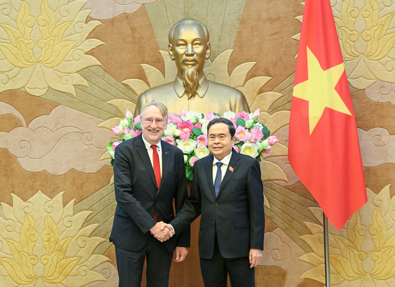 Chủ tịch Quốc hội Trần Thanh Mẫn và Chủ tịch Ủy ban Thương mại quốc tế thuộc Nghị viện châu Âu Bernd Lange. (Ảnh: DUY LINH) 2-3318.jpg