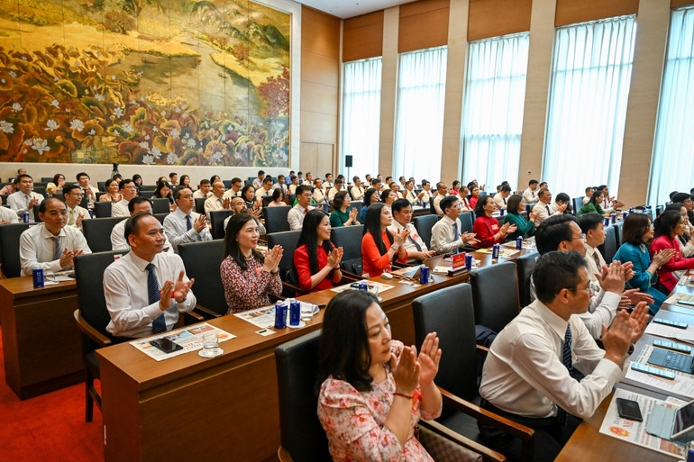 Các đảng viên Đảng bộ Văn phòng Quốc hội dự Đại hội. (Ảnh: DUY LINH) 3a-2640.jpg