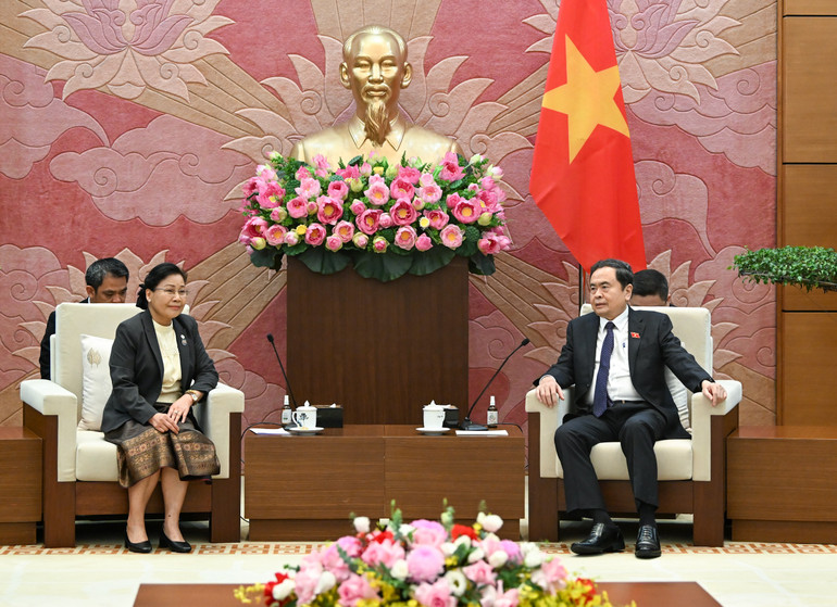 Chủ tịch Quốc hội Trần Thanh Mẫn tiếp Chánh án Tòa án nhân dân tối cao Lào Vienthong Siphandone. (Ảnh: DUY LINH) bnd-3704.jpg