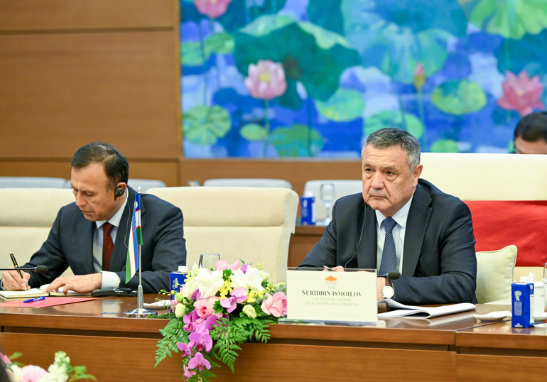 Chủ tịch Hạ viện Uzbekistan Nuriddin Ismoilov phát biểu tại cuộc tiếp. (Ảnh: DUY LINH) bnd-2706.jpg