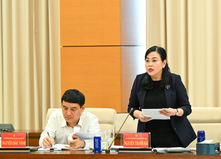 Chủ nhiệm Ủy ban Công tác đại biểu Nguyễn Thanh Hải trình bày tờ trình. (Ảnh: DUY LINH) bnd-4593.jpg