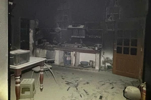 Hiện trường ở tầng 1 của ngôi nhà bị cháy trên phố Trần Cung.