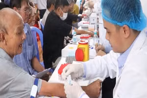 [Video] Cần Thơ ưu tiên khám sức khỏe miễn phí cho nhóm đối tượng yếu thế 