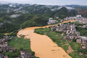 Nước sông dâng cao tại Quảng Tây. (Nguồn: CGTN)