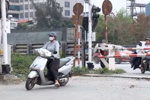 Vẫn còn nhiều người dân thờ ơ với hành lang an toàn giao thông đường sắt.