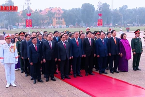 [Video] Lãnh đạo Đảng, Nhà nước vào Lăng viếng Chủ tịch Hồ Chí Minh nhân kỷ niệm 96 năm Ngày thành lập Đảng