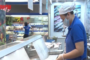 [Video] Ngày 28 Tết: Thị trường sôi động, giá cả cơ bản ổn định