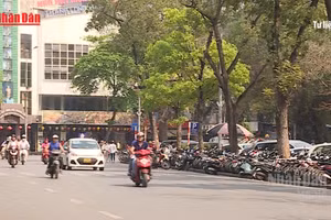 [Video] Thời tiết ngày 12/4: nắng nóng diện rộng, Trung Bộ có nơi trên 40°C