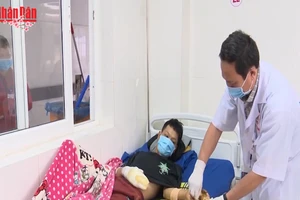 [Video] Hơn 100 ca cấp cứu do pháo nổ, bệnh viện căng mình trực Tết