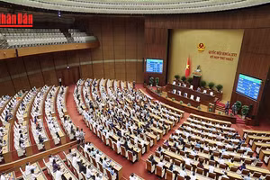 [Video] Quốc hội thông qua nghị quyết giảm thuế xăng dầu về 0%