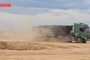 [Video] Khắc phục tình trạng bụi ở dự án Cảng hàng không Quảng Trị 