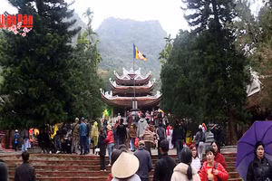[Video] Khoảng 4.500 lượt khách đến chùa Hương mùng 1 Tết Bính Ngọ 2026