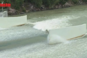[Video] Hồ thủy lợi lớn nhất nước xả tràn ứng phó áp thấp nhiệt đới 