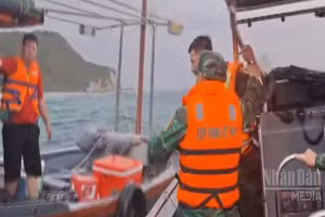 [Video] Bộ đội Biên phòng Quảng Ninh kịp thời cứu 4 ngư dân gặp nạn trên vùng biển Cô Tô