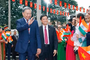 Tổng Bí thư, Chủ tịch nước Tô Lâm gặp gỡ cán bộ, nhân viên Đại sứ quán và cộng đồng người Việt Nam tại Ấn Độ. (Ảnh: Thống Nhất/TTXVN)