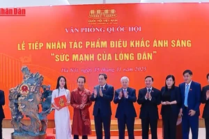 [Video] Tiếp nhận tác phẩm "Sức mạnh của lòng dân" 