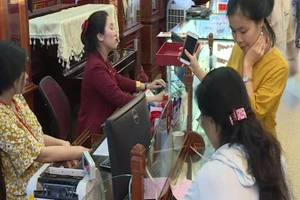 [Video] Mua bán vàng trên 20 triệu đồng không chuyển khoản sẽ bị phạt nặng