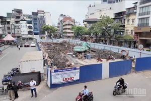 Công trình bể điều tiết ngầm khu vực Đường Thành-Bát Đàn-Nhà Hỏa nằm ở trước cổng chợ Hàng Da, là nút giao của 5 tuyến phố: Hàng Da, Đường Thành, Yên Thái, Hàng Điếu, Nguyễn Văn Tố. 