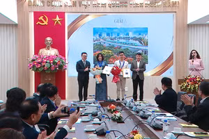 [Video] Trao giải Cuộc thi ảnh báo chí “Việt Nam trên hành trình đổi mới”