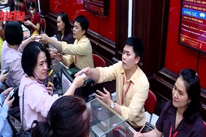 [Video] Giá vàng trong nước tiến sát 191 triệu đồng mỗi lượng