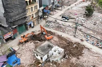 Phương tiện, máy móc đang làm việc hết công suất để hoàn thành dự án đường Vành đai 2,5.