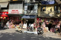 Vỉa hè trên phố Hàng Lược trở nên thoáng đãng hơn trước rất nhiều. (Ảnh: HÀ NHUNG)