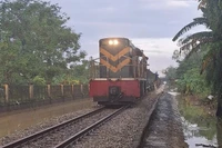 Tuyến đường sắt Bắc-Nam qua TP Huế đã được khôi phục và thông tuyến.