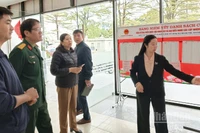 Đoàn giám sát xã Thanh Trì khảo sát thực tế tại các địa điểm tổ chức bỏ phiếu.