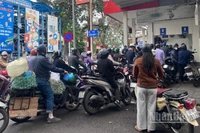 Giá xăng, dầu tăng đột biến khiến nhiều người dân có tâm lý mua tích trữ trong gia đình tiềm ẩn nguy cơ cháy, nổ cao.