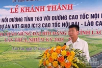 Đồng chí Trần Huy Tuấn, Chủ tịch Ủy ban nhân dân tỉnh Lào Cai phát biểu tại lễ khánh thành. (Ảnh: THANH SƠN)