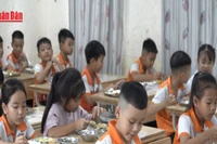 [Video] Bảo đảm chất lượng bữa ăn bán trú cho học sinh tiểu học tại Hà Nội