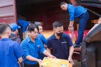 Từ ngày 10/10 đến 24/11, Tổng công ty Đường sắt Việt Nam đã tổ chức vận chuyển 15.334 kiện hàng thiết yếu đến tay người dân vùng lũ.