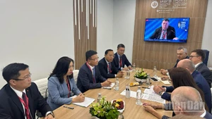Phó Thủ tướng Lê Thành Long tiếp lãnh đạo Tập đoàn Gazprom. (Ảnh: THÙY VÂN)