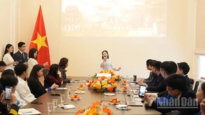 Văn nghệ chào mừng Hội nghị. (Ảnh: XUÂN HƯNG)