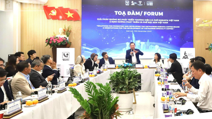 Quang cảnh buổi tọa đàm.