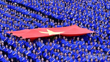 Gần chín nghìn tình nguyện viên Thủ đô phục vụ sự kiện A80 có mặt tại sân vận động Hàng Đẫy (Hà Nội).